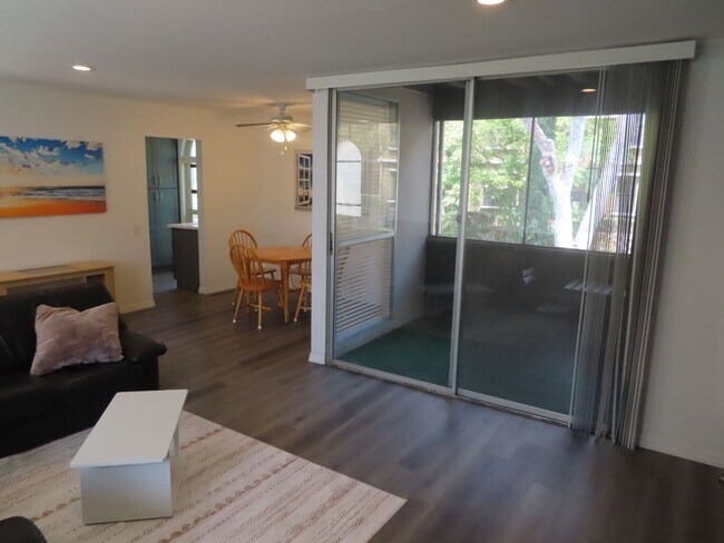 Foto del edificio - Partially Furnished Two Bedroom Condo in College Area