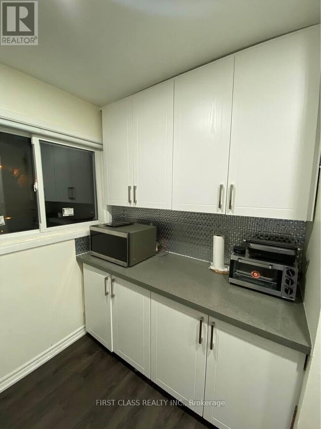 Building Photo - 13 Greenarrow Ct