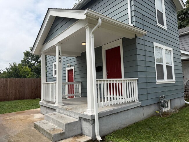 Foto del edificio - 2-Bedroom, 1 Bath Single Family for Rent in Middletown , OH|  Modern Kitchen