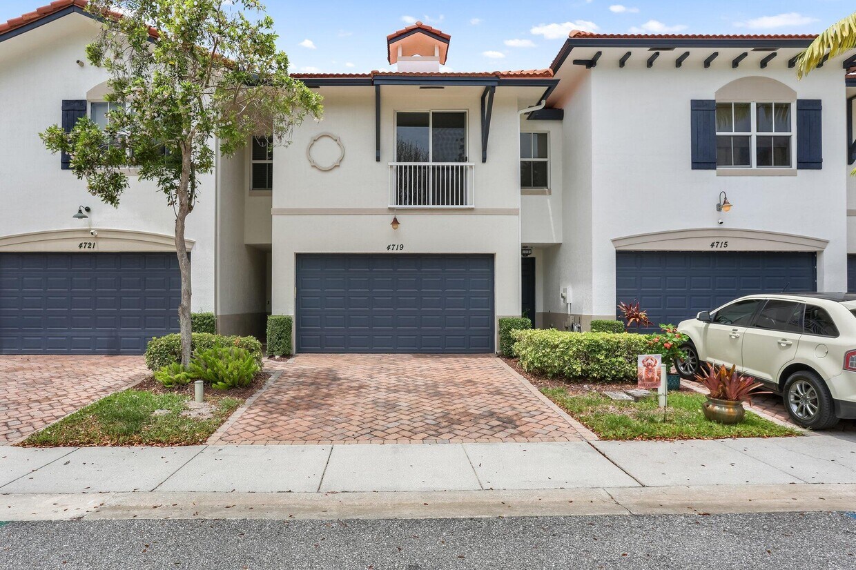 Primary Photo - 4719 N Prive Cir