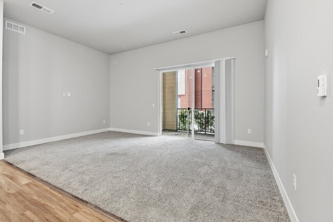 Foto del edificio - $1,640.95, 2-bed, 2-bath condo located in Aurora.