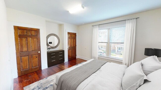 Foto del edificio - 3 BEDROOMS + 2 FULL BATHS + 2 FREE Off-Str...
