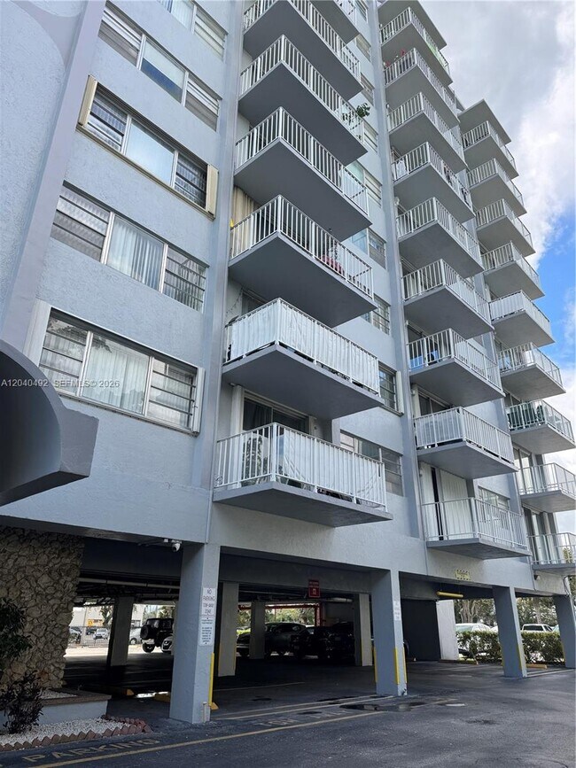 Building Photo - 1470 NE 125th Terrace