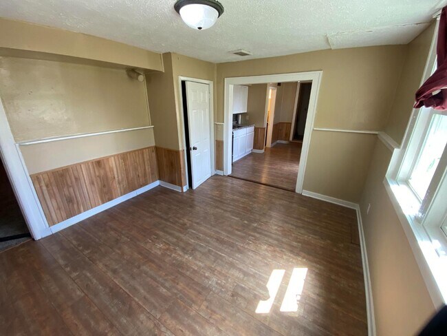 Foto del edificio - 1328 E 3rd St
