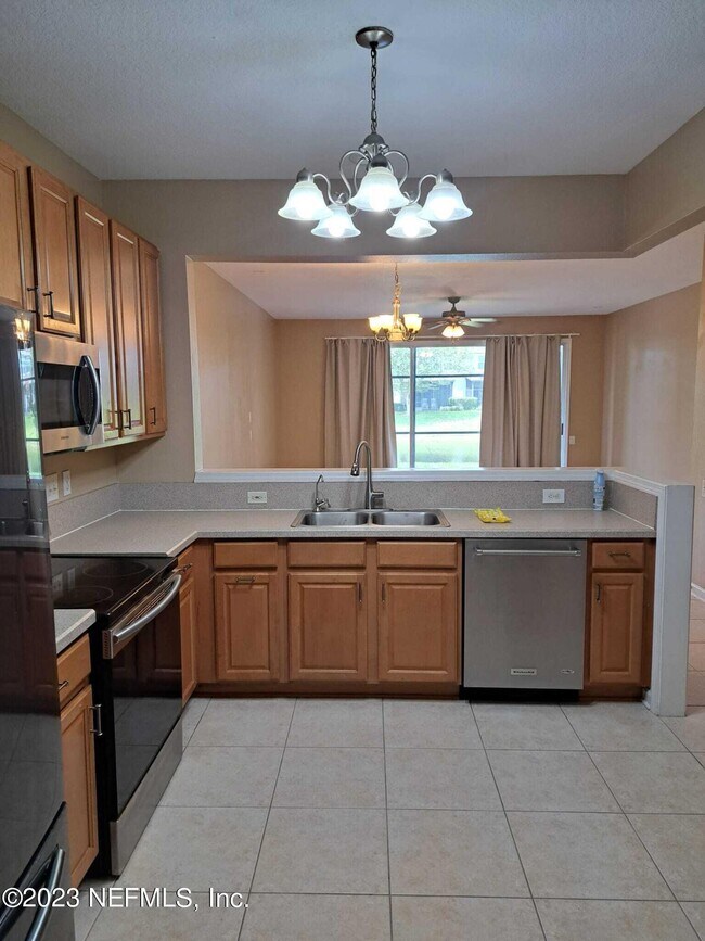 Foto del edificio - 7540 Red Crane Ln