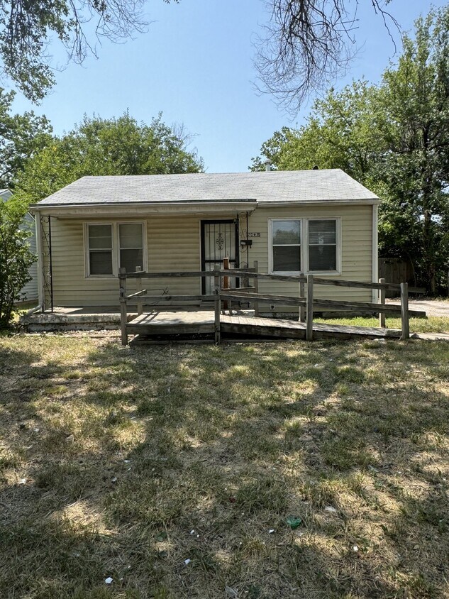 Primary Photo - 2043 N Minnesota St