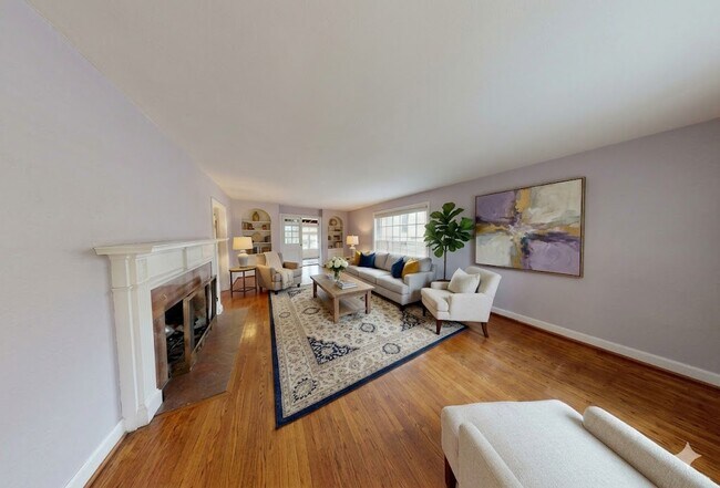 Foto del edificio - 2223 Saratoga Dr