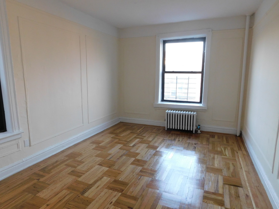 Primary Photo - 2161 Barnes Ave