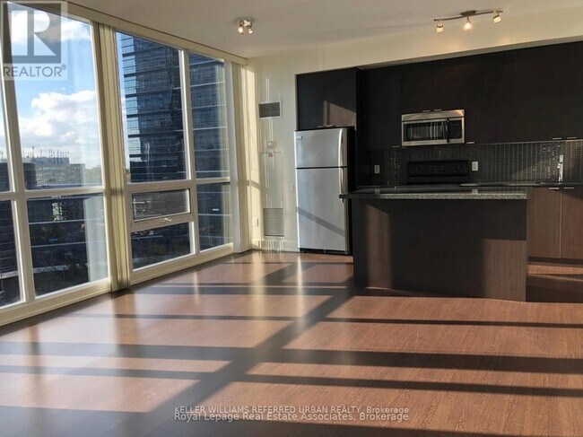 Building Photo - 23-1223 Sheppard Ave E
