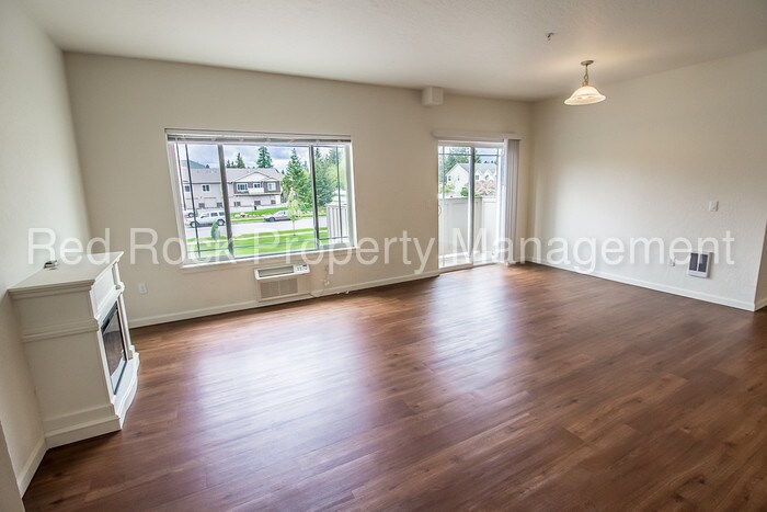 Building Photo - 1070 W Rustic Lodge Dr