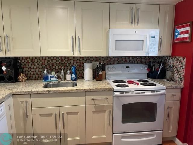 Foto del edificio - 2311 S Cypress Bend Dr