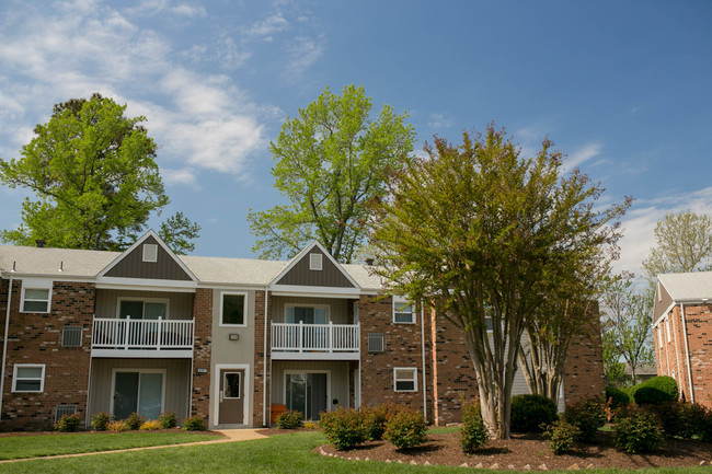 Exterior de Falcon Point - Falcon Point Apartment Homes