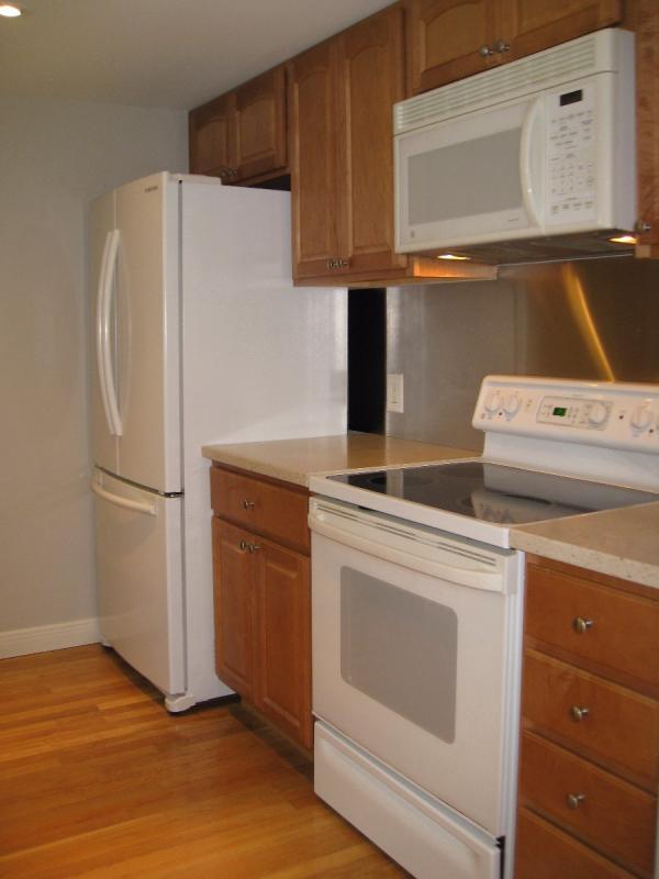 Building Photo - 60 Broadlawn Park