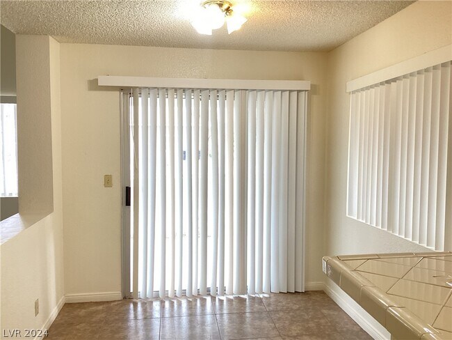 Foto del edificio - 2805 Albemarle Way