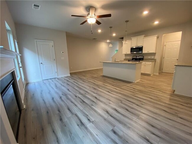 Building Photo - 3375 Abbey Way