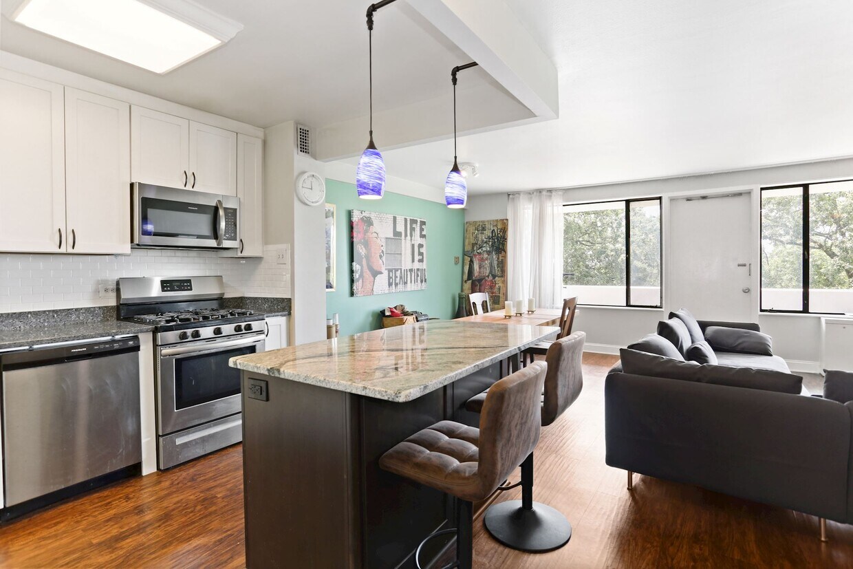 Foto principal - 4501 Arlington Blvd