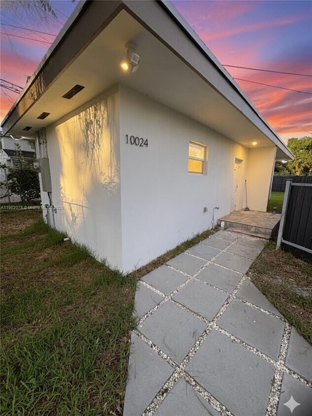 Primary Photo - 10020 SW 171st St