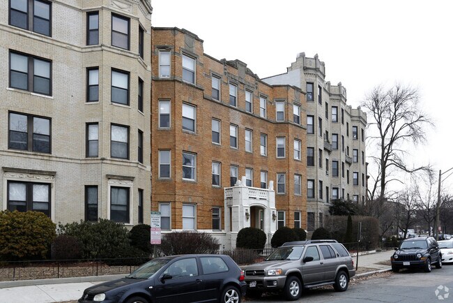 Building Photo - 51 Park Dr