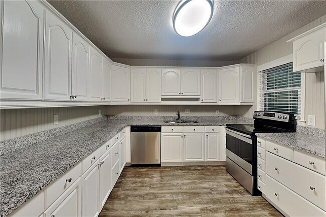 Foto del edificio - 6659 Kellogg Dr