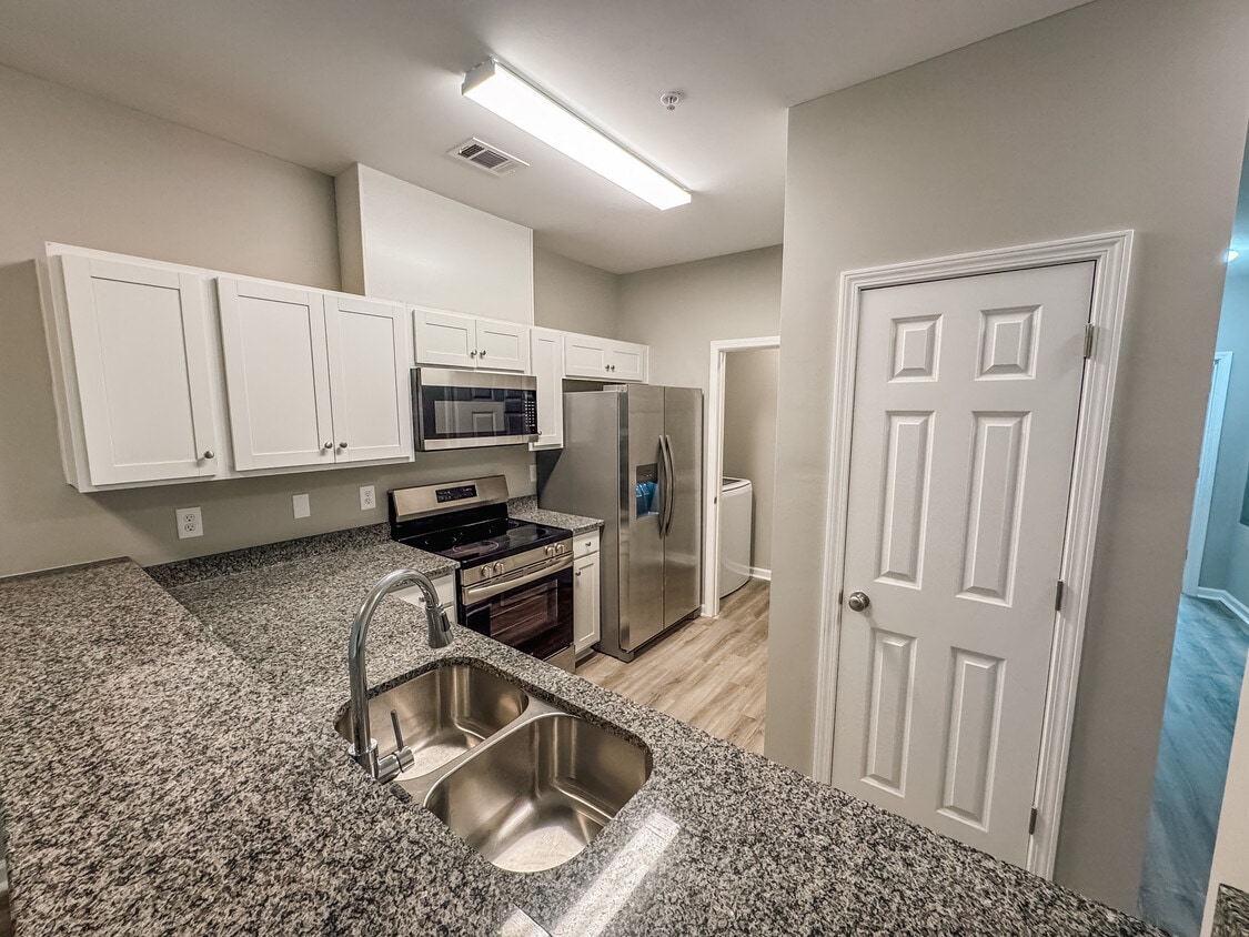 Foto principal - Pine Court Apartments