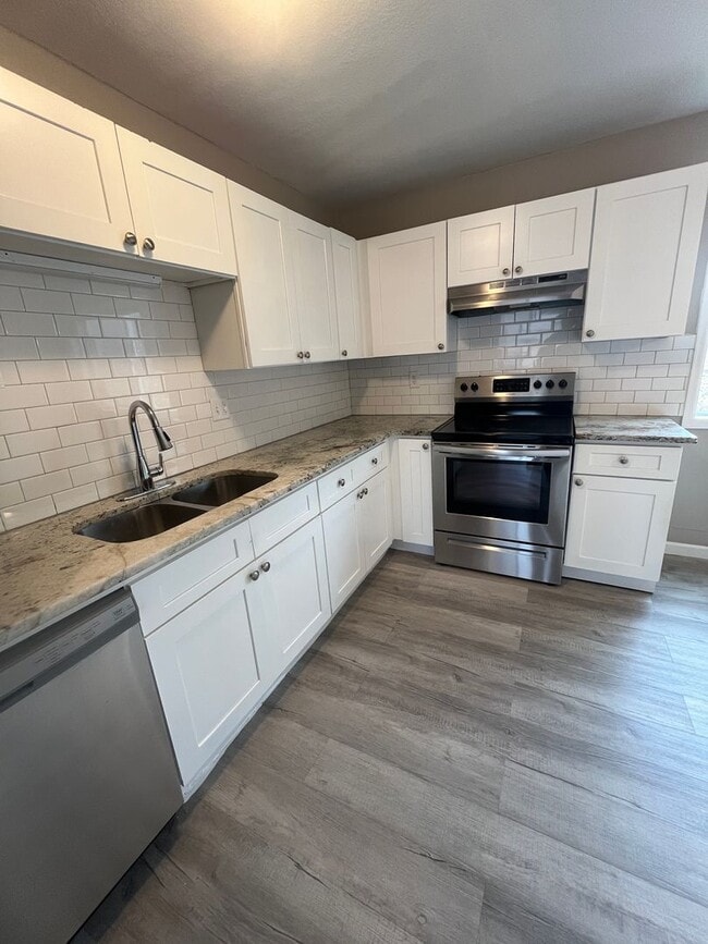 Building Photo - For Rent – Beautifully Remodeled 2-Bedroom Unit in Denver