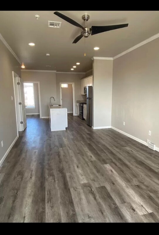 Foto del edificio - 305 W Second St