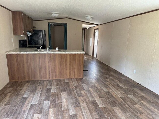 Building Photo - 390 Hidden Oaks Dr