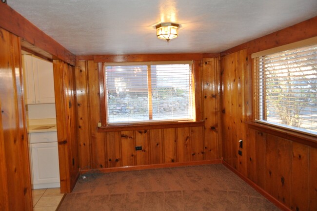 Building Photo - Adorable Cabin on Upper Bear Creek!!