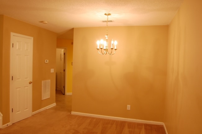 Building Photo - 1883 Forest Side Ln