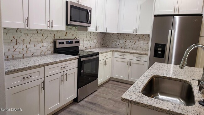 Foto del edificio - 44 Regency Dr