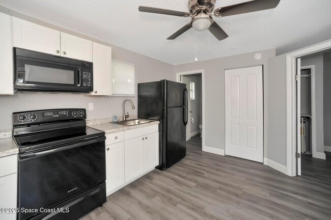 Foto del edificio - 1420 Avocado Ave