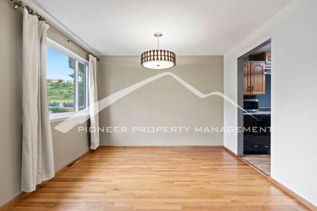 Foto del edificio - 1024 Pike Dr