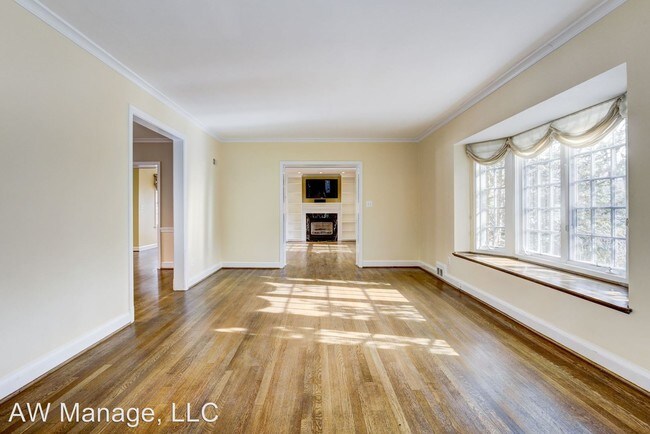 Foto del edificio - 6696 32nd Pl NW