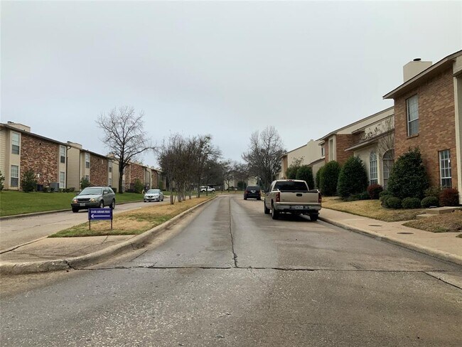 Building Photo - 12484 Abrams Rd