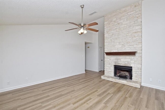 Building Photo - 1305 Elm Forest Dr