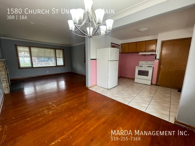 Building Photo - COZY 3 BED / 1 BATH UNIT IN SOUTH CENTRAL WINDSOR + 60% OF UTILITIES