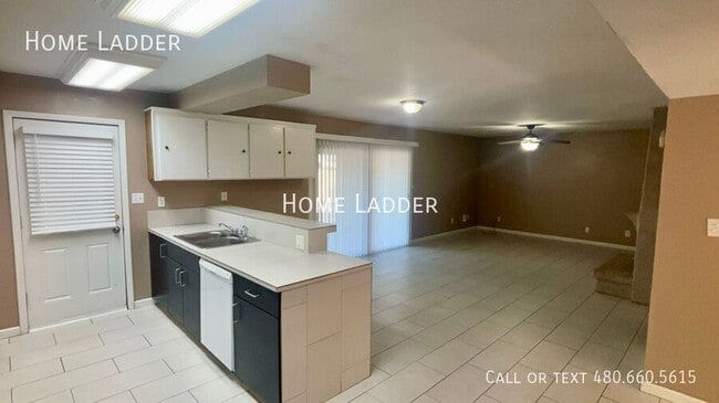Building Photo - 1128 E Broadmor Dr
