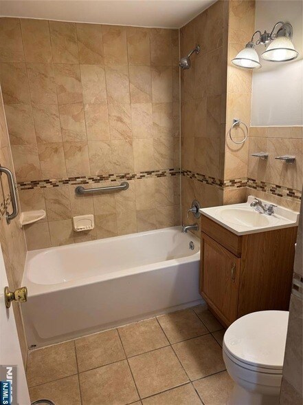 Foto del edificio - 1062 E 25th St