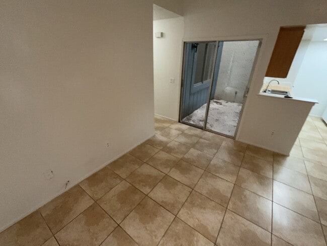 Building Photo - 2468 Atrium Cir