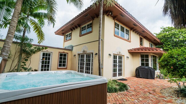 Foto del edificio - 6060 N Ocean Blvd
