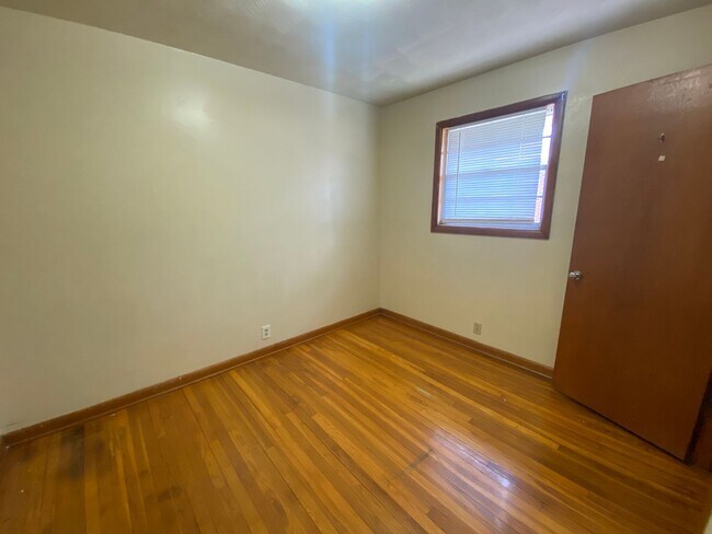 Foto del edificio - 1401 Broadmoor Rd
