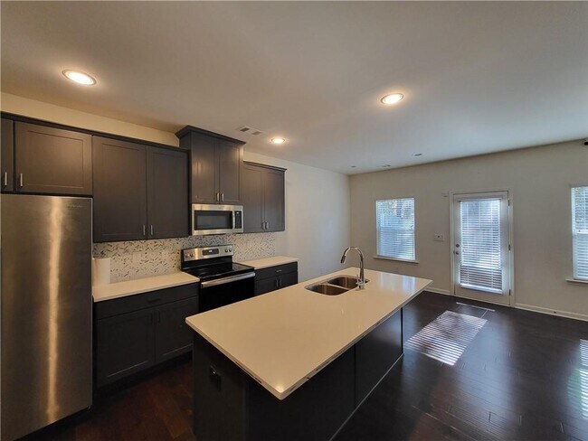 Building Photo - 5136 Madeline Pl