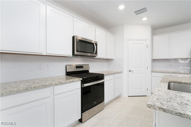 Building Photo - 42428 Cascade Dr