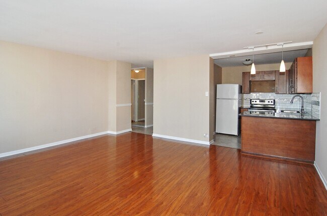 Building Photo - 1460 N Sandburg Terrace