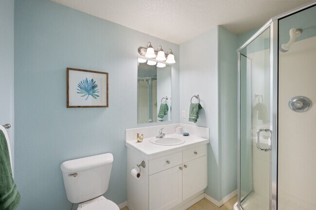Foto del edificio - Cathedral Park Townhouse with BRAND-NEW Central A/C & Heat – 3 Bed, 2.5 Bath!