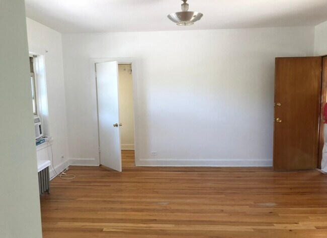 BR-open to balcony - 6468 N Lehigh Ave