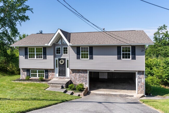 Building Photo - 2814 Windthrush Dr
