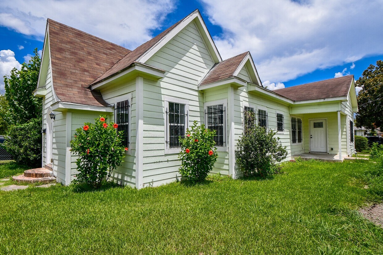 Foto principal - 3319 Holman St