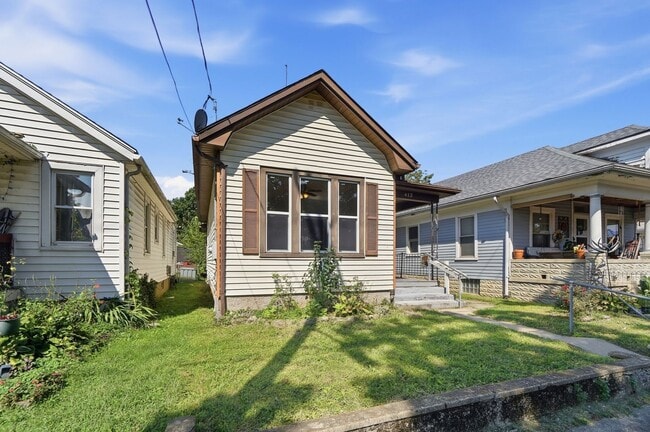 Building Photo - 413 Lockwood Ave