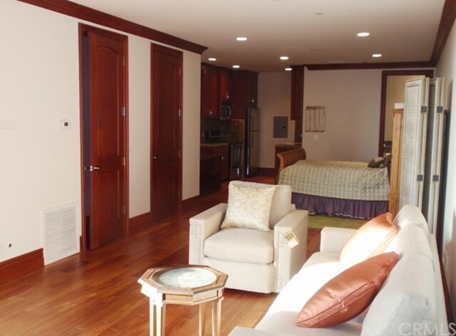 Building Photo - 47 Campanilla